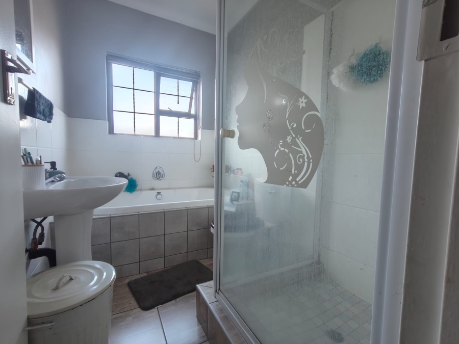3 Bedroom Property for Sale in Waterval East North West